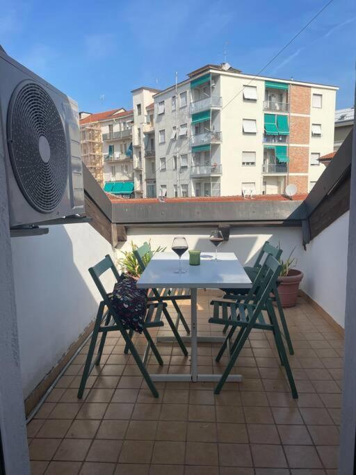 Centro Storico-Mansarda Verde Con Terrazzino E A/C Asti Extérieur photo