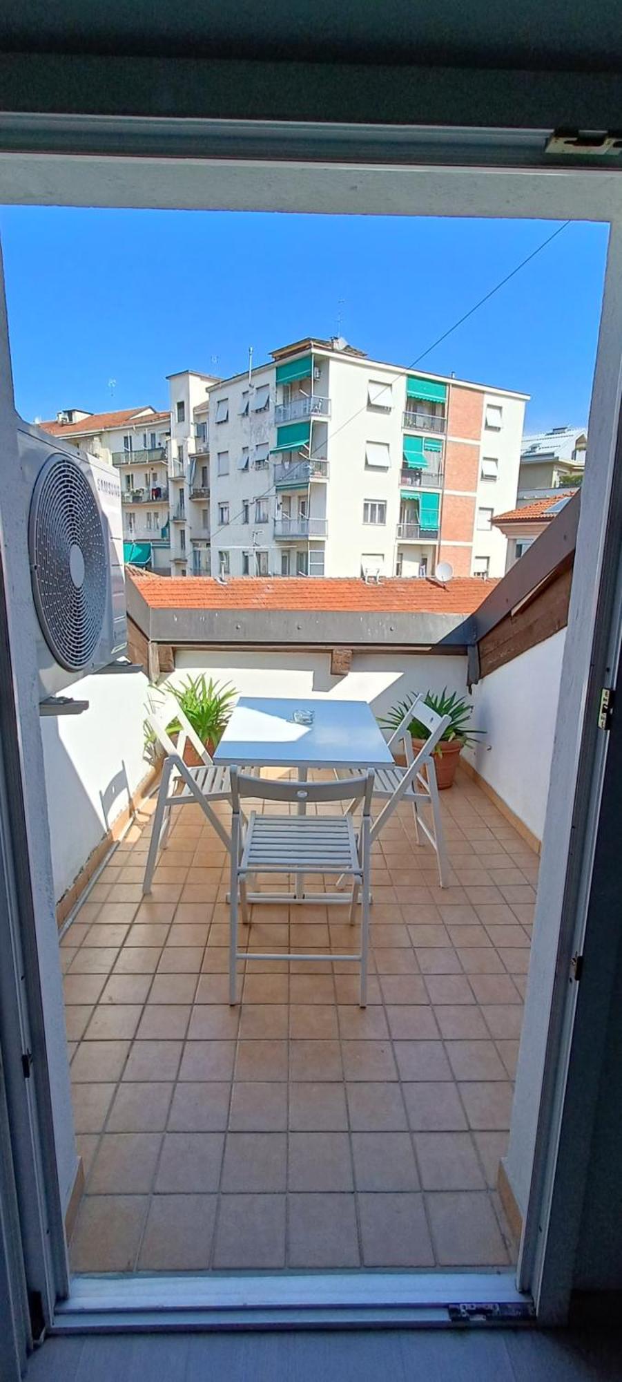 Centro Storico-Mansarda Verde Con Terrazzino E A/C Asti Extérieur photo
